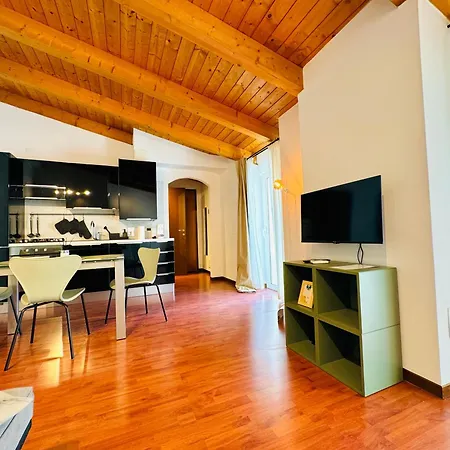 Apartment Crops 14 *