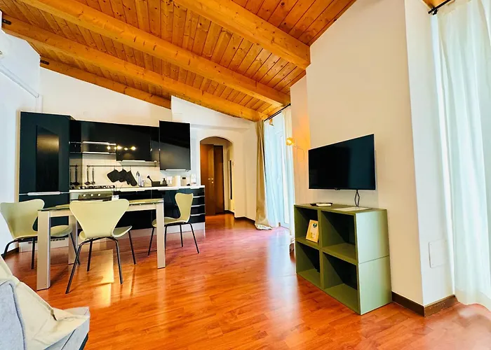 Apartment Crops 14 *